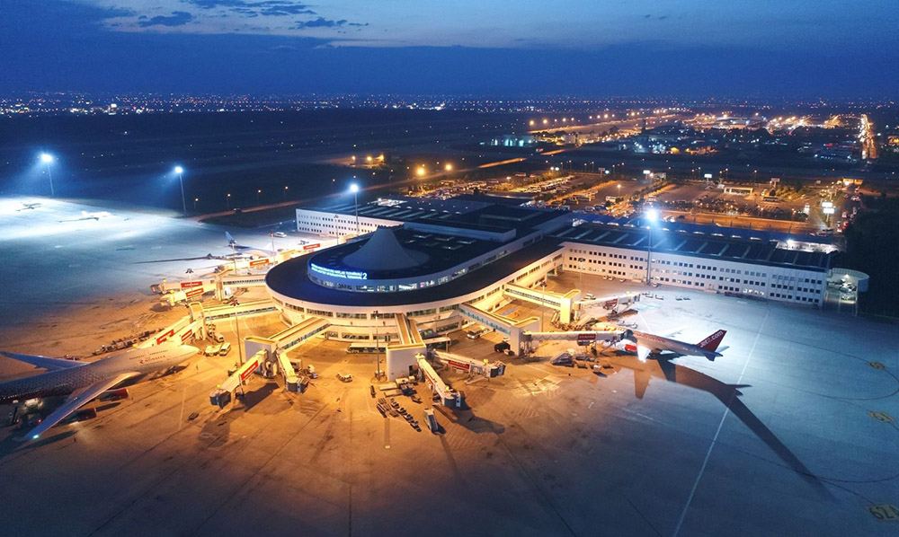 Antalya Havalimanı gece görüntüsü
